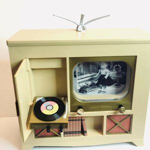 Retired AMERICAN GIRL Maryellen CONSOLE TV Television/RECORD PLAYER Pre Owned